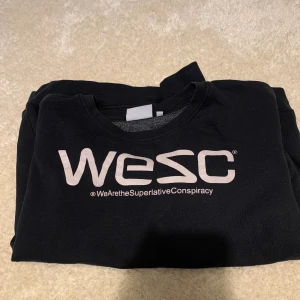 Sweatshirt - En sweatshirt ifrån WESC✨