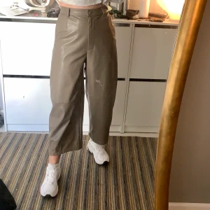 Byxor storlek S - Köpte på weekday och använda 3 gånger! 