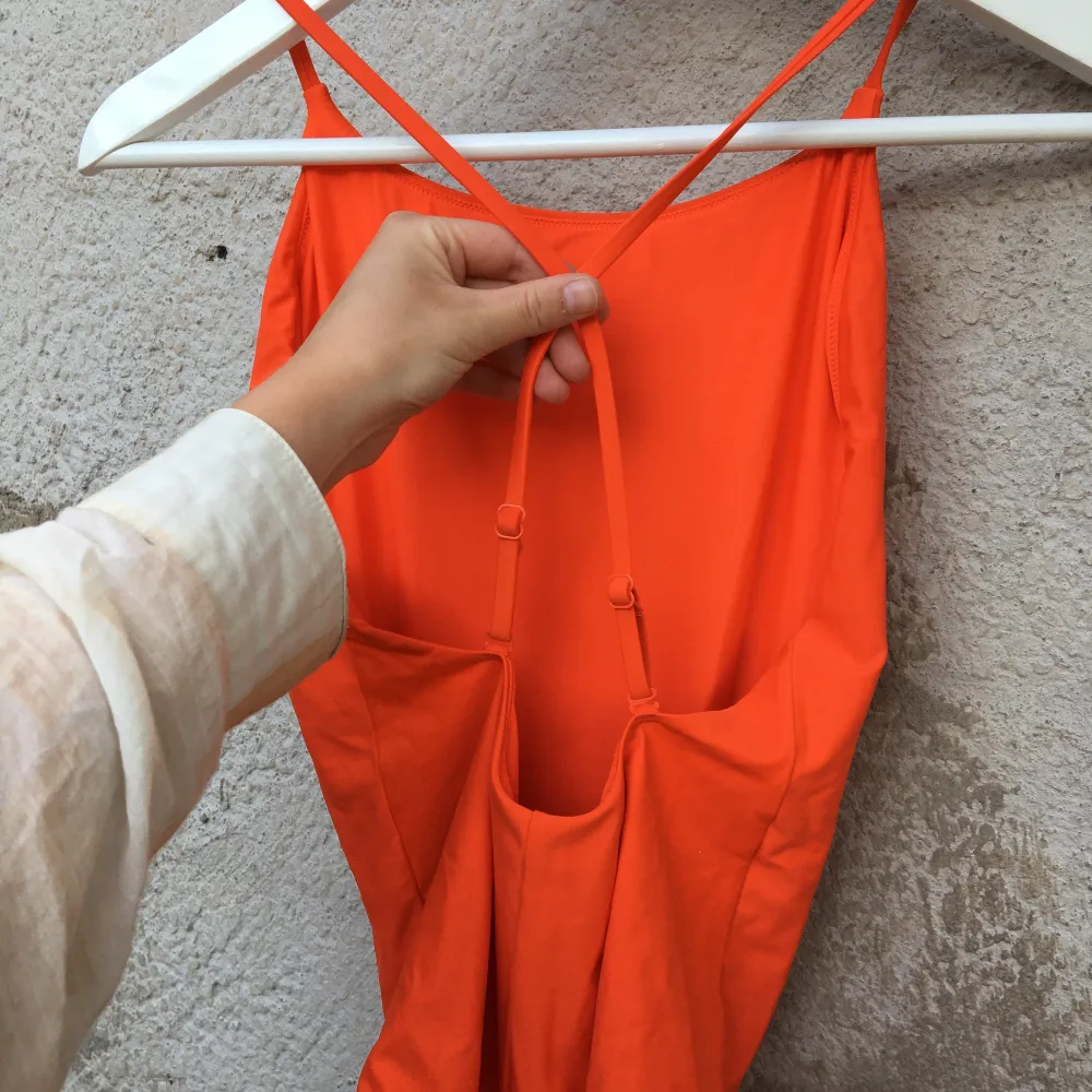 Orange baddräkt från weekday. Den är i nyskick och självklart nytvättad! Köparen står för frakt 📦 . Övrigt.