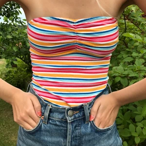 Färgglad body - Supergullig body, perfekt till sommaren! 💕