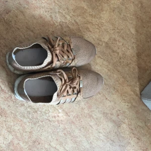 Adidas pusha T ultra boost - Pusha T gjorde skor med adidas. Köpta för 2000kr på shelta some time ago. Pris kan diskuteras