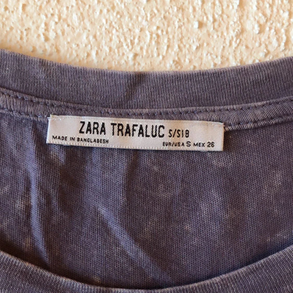 Zara t-shirt med tryck - 90