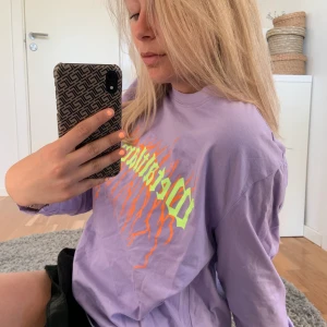 Långärmad från Adika - Snygg lila längärmad från Adika. Aldrig använd endast testad 🥰  storlek S men stor i storleken!