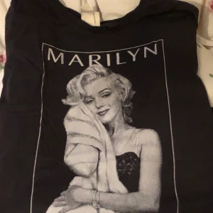 Marilyn Monroe tshirt - Grå Marilyn Monroe tshirt från HM, nyskick