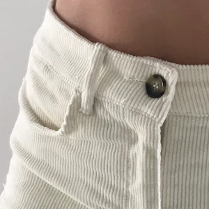 Manchester typ, byxor - Super fina vita Manchester byxor. Storlek 40. Aldrig använt dom, för dom är inte min storlek. 