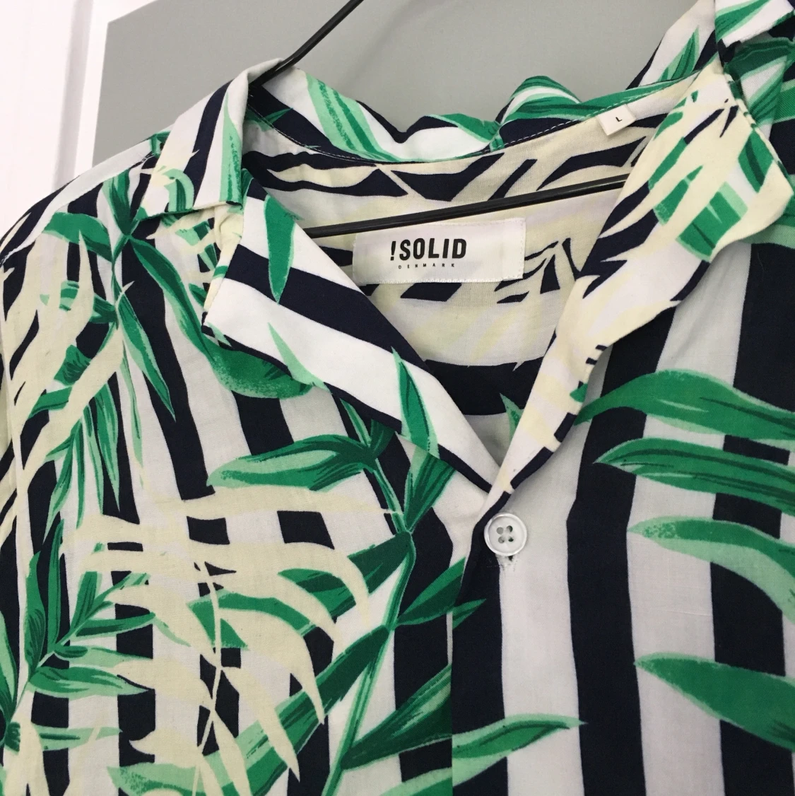 Tunn skjorta i mönster - 90