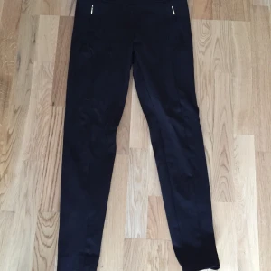 Fina svart leggings - fina leggings from H&M.  Jag säljer dem för att de är lite stora för mig nu