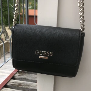 Guessväska  - Oanvänd väska, nyskick 