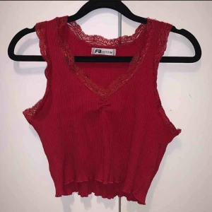  - supersött croppat linne! aldrig använt! köparen står för frakten✨💕