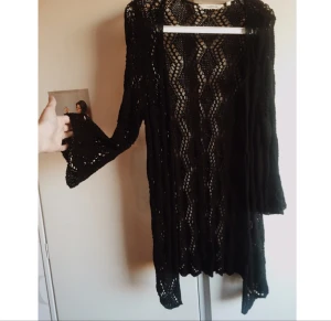  - Mysig stickad kofta. 20kr + frakt! 