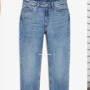 Snygga mom jeans som är enligt monkis storlekar i 29 vilket är som en storlek 40. Frakt tillkommer.