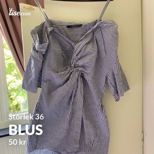 Blus  - Knappt använd 