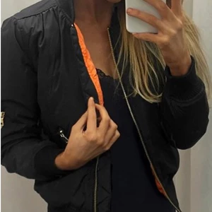 Bomberjacka från DM - Jätte snygg bomberjacka men jag köpte fel st så den är helt ny❣️