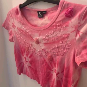  - Jättefin liten Y2k topp. Fin batique och paljetter💖