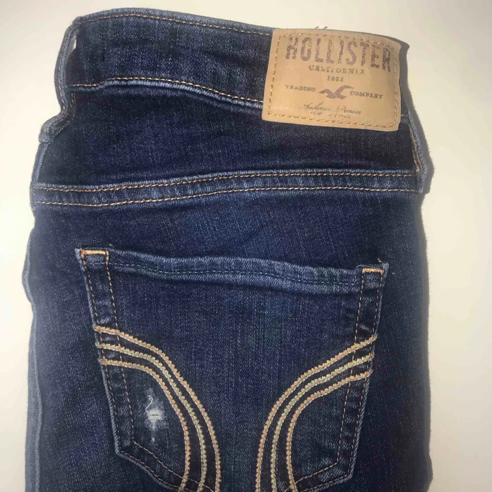 Hollister jeans i jätteskön stretch, och i mycket bra skick. Jeans & Byxor.