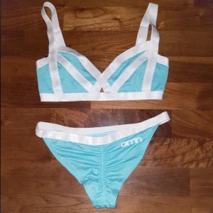  - Skiiitsnygg turkos bikini från aimn. Aldrig använd.