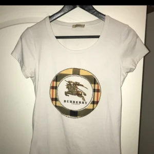  - Super fin vit T-shirt storlek s/m