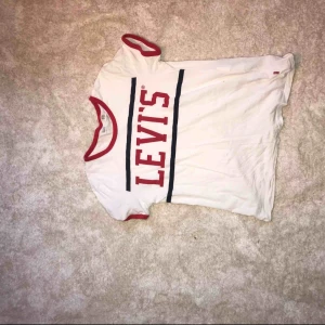 Levis tröja - Levis t-shirt använd 2ggr