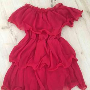 Helt ny röd sommar klänning! (Priset kan diskuteras)