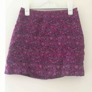  - Sååå fin vintage kjol från H&M som tyvärr är för liten för mig:(( frakt 27kr