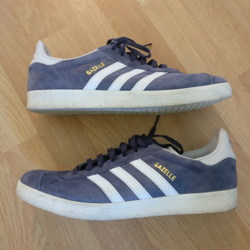 Adidas gazelle i storlek US 10,5, använda fåtal gånger, bra skick! Köparen står för frakten, kan också mötas upp i Uppsala.. Övrigt.