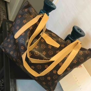  - Oanvänd väska säljes. Frakt tillkommer om den ska skickas