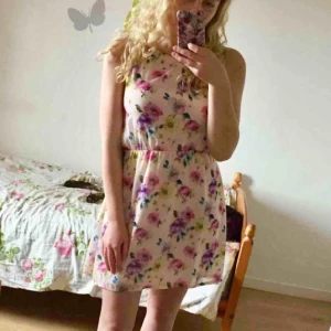  - Magisk klänning i toppenskick. Storlek xs, men passar även s då den är stretchig. 