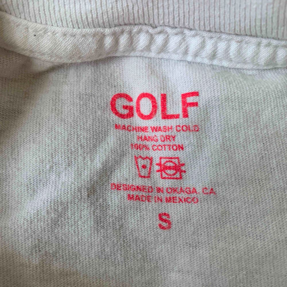 ännu ett plagg från Golf Wang🏌🏽‍♂️ Vit Problem Child tshirt i storlek S, passar true to size, Använd ganska mycket, skick 8/10 . T-shirts.
