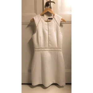 Sommarklänning🌸🌸🌸 - Säljer denna superfina sommarklänning! Perfekt för avslutningar / student 💕 Toppen skick