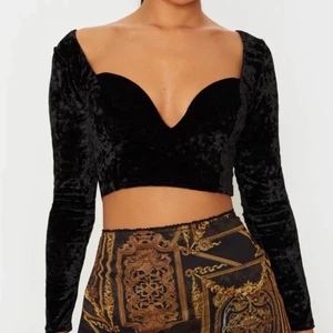 Snygg urringad top  - Storlek 8 uk size, men skulle säga att den motsvarar s/ m, jag brukar iaf ha s/m och den passar mig! Säljer då jag råkat klicka hem 2st!  