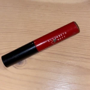 Läppglans  - Ett rött läppglans från Elisabeth Mott