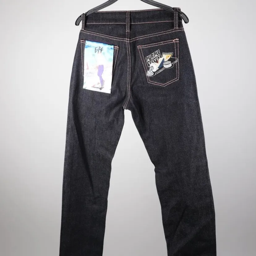 Säljer mina knappt använda Eytys jeans, frakt tillkommer . Jeans & Byxor.