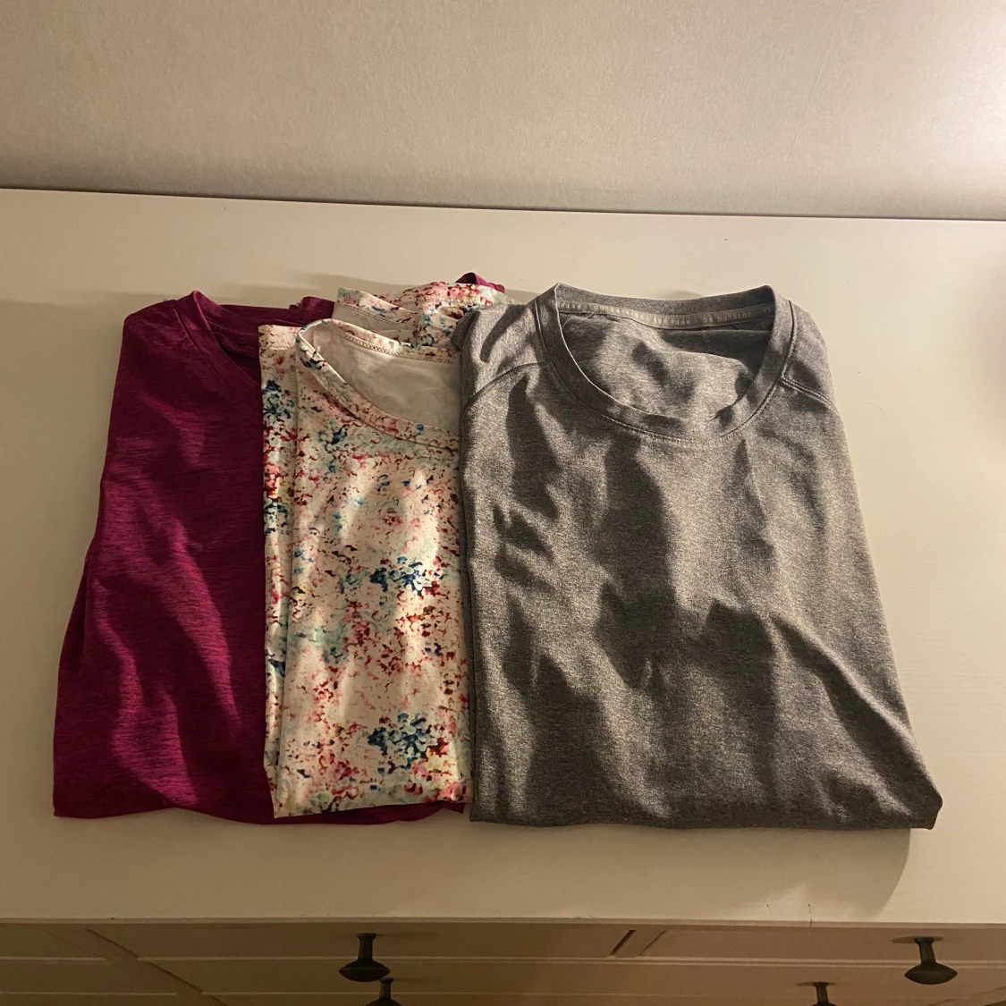 Tre st träningtröjor, 150kr för alla! 