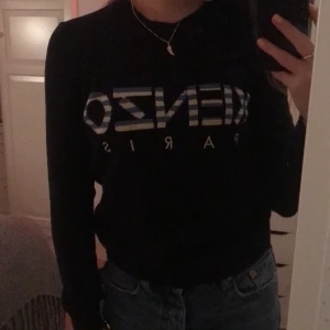 Kenzo tröja - Skitsnygg kenzo tröja som har använts några gånger. Skriv privat för intresse eller mer bilder! Nypris ca 2500kr, pris kan diskuteras!💕💕