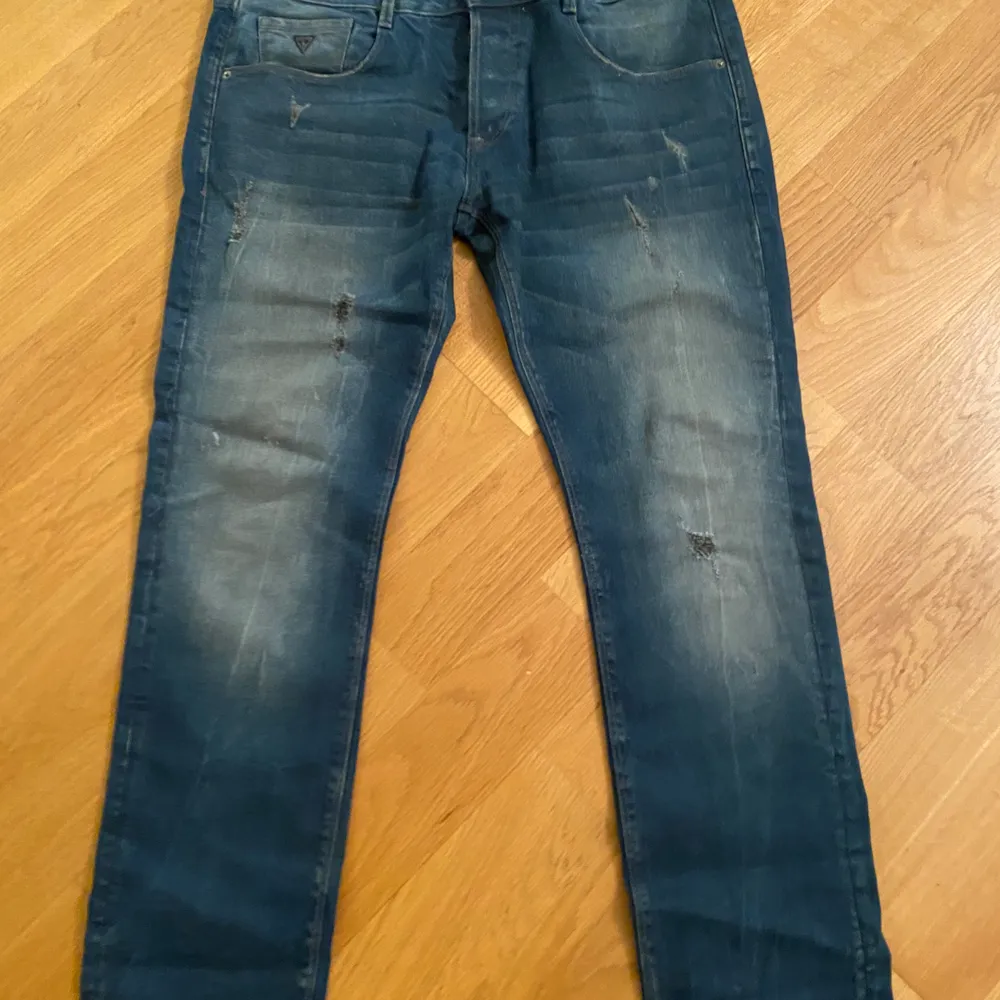 Trendiga och fina märkes jeans.                                                 Storlek - W36 L32, slim jeans.                                                   Originalpris - 1,600kr . Jeans & Byxor.