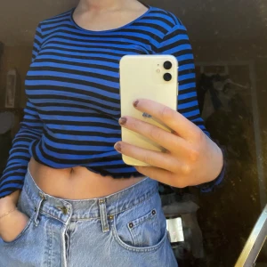 Randig tröja - Supersnygg men knappt använd, frakt tillkommer 😋 strl M men snarare en stretchig S