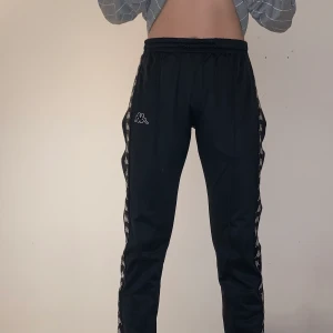 Kappa byxa - Jag är 165 cm lång. Använder inte längre:) mycket bra skick