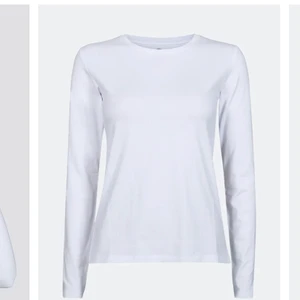 Långärmad vit basic  - Storlek XS sitter som XS/S Skicket är precis som ny  Helt fläckfri  Jag har för många sådana basics och denna använde jag aldrig😄