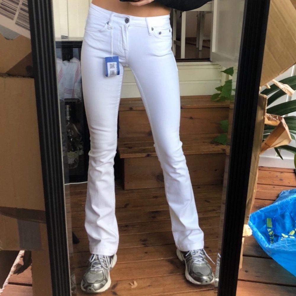 White low rise lågmidjade boot cut jeans from Crocker, size 24”/31”, stretchy. Very y2k, 00s. Great condition!. Jeans & Byxor.