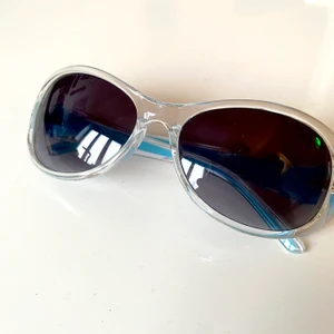 Feta solglasögon  - Sköna solglasögon. 