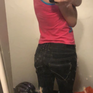 Coola jeans - Straight modell passar 152-160cm