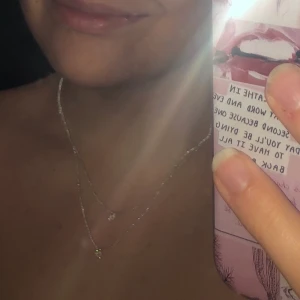 Halsband - Snyggt och enkelt halsband från Ur&Penn. Köparen står för frakten OBS finns billigare frakt men paketet är isåfall inte spårbart