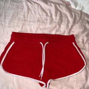 Mjukis shorts strl S - Två st mjukis shorts i olika färger👍  50 kr för ett par  shorts. Pris kan diskuteras om du köper båda! 