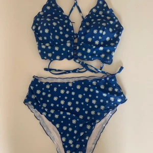Helt ny bikini - Otroligt charmig bikini från zaful. Tyvärr för stor för mig (väldigt besviken över det!). Nypriset för mig var ca 140 kr och tar samma, men bjuder därmed på frakten. 