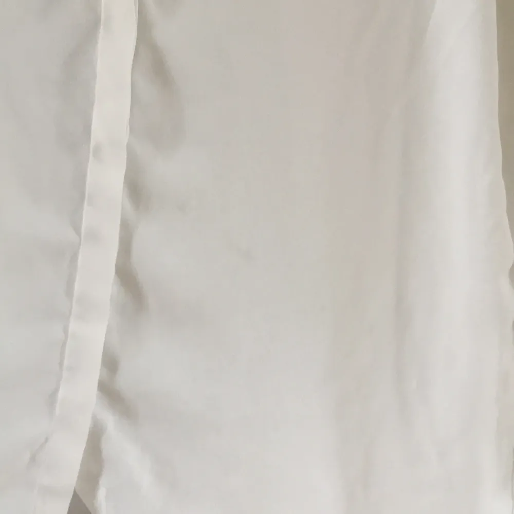 Jättefin blus/skjorta vit. Liten fläck se bild 2. Blusar.