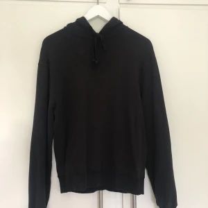 Hoodie NAKD - Basic och snygg hoodie från NAKD! Använd ett par gånger men inga skador på plagget!  Om ni har frågor eller funderingar så hör av er! ☺️ Frakt tillkommer! 