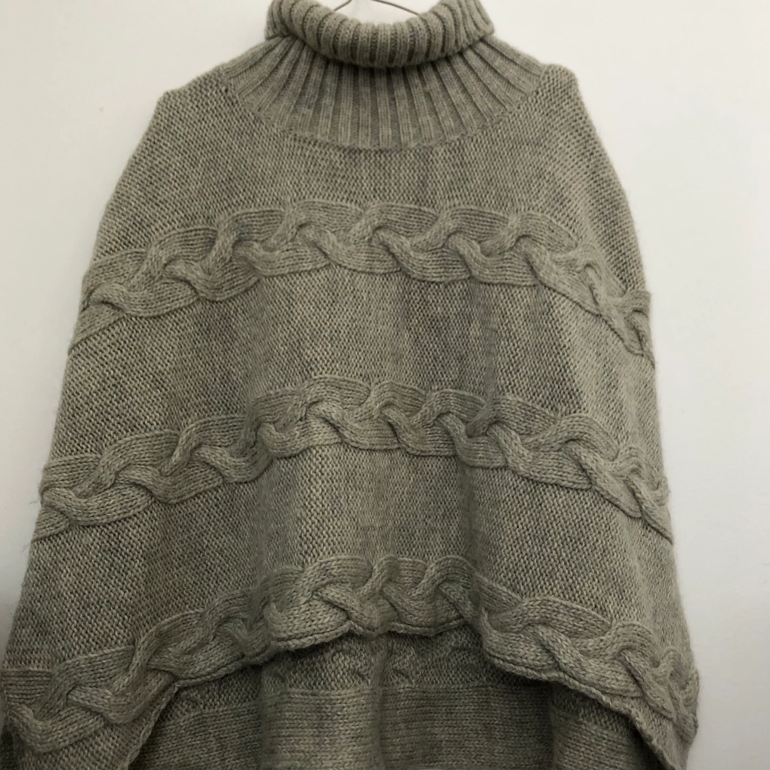 Fira stickad poncho - 90