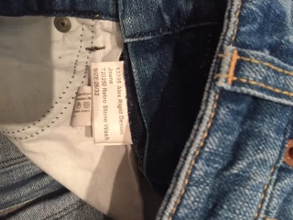 Snygga jeans från Filippa K.
Storlek 26 men passar även dig som har 27.
Modellen heter Alex rigid.
. Jeans & Byxor.