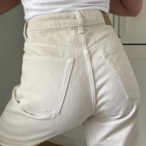 weekday jeans lash - sååå fina jeans från weekday i modellen lash💘 bara använda ett fåtal gånger💗 köpta för 500 kr och säljer för 200 kr + frakt