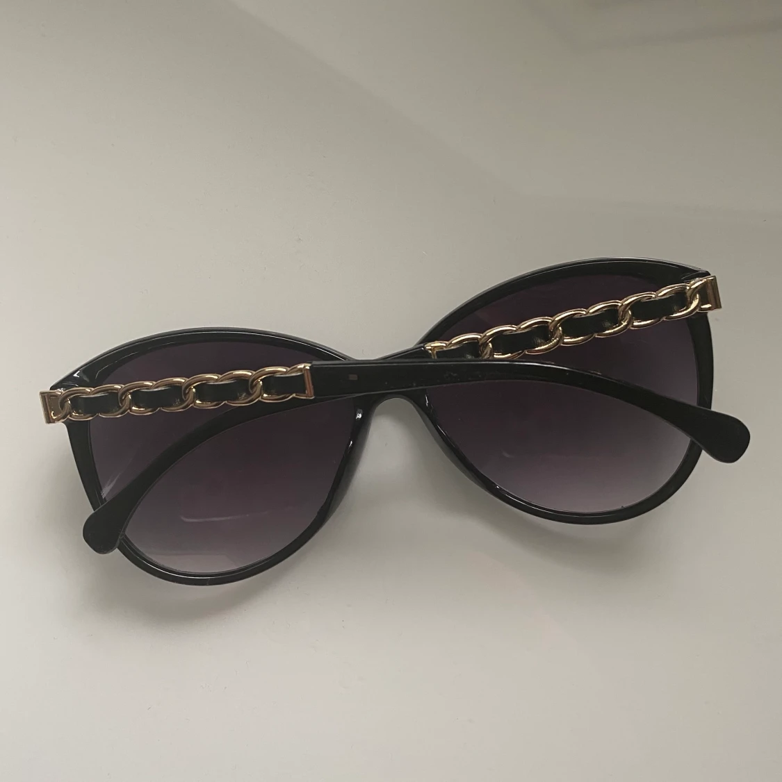 Svarta solglasögon - 90